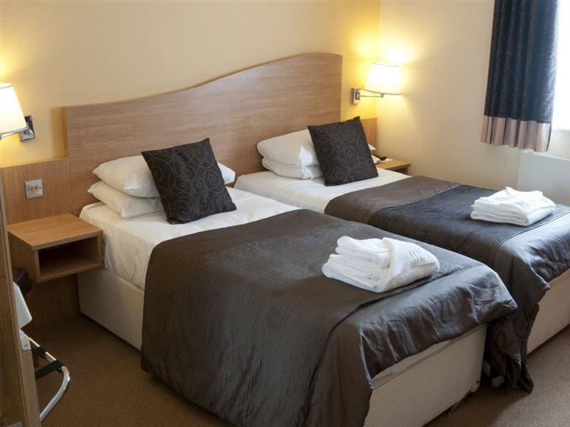 פטרבורו The Queensgate Hotel מראה חיצוני תמונה